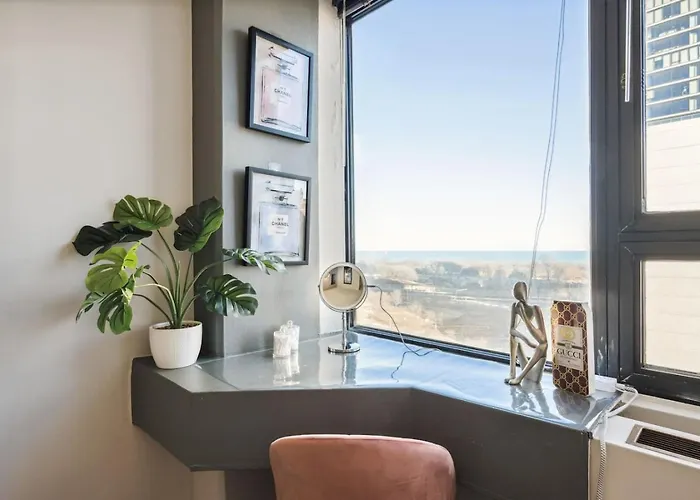 Downtown Views, Mich Ave, Museums 2bd- 2ba #10 *
